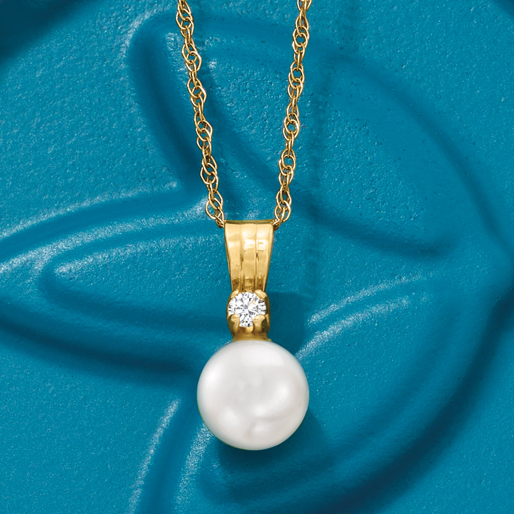 Cultured Pearl Pendant Necklace with Diamond Accent in 14kt Yellow Gold X970