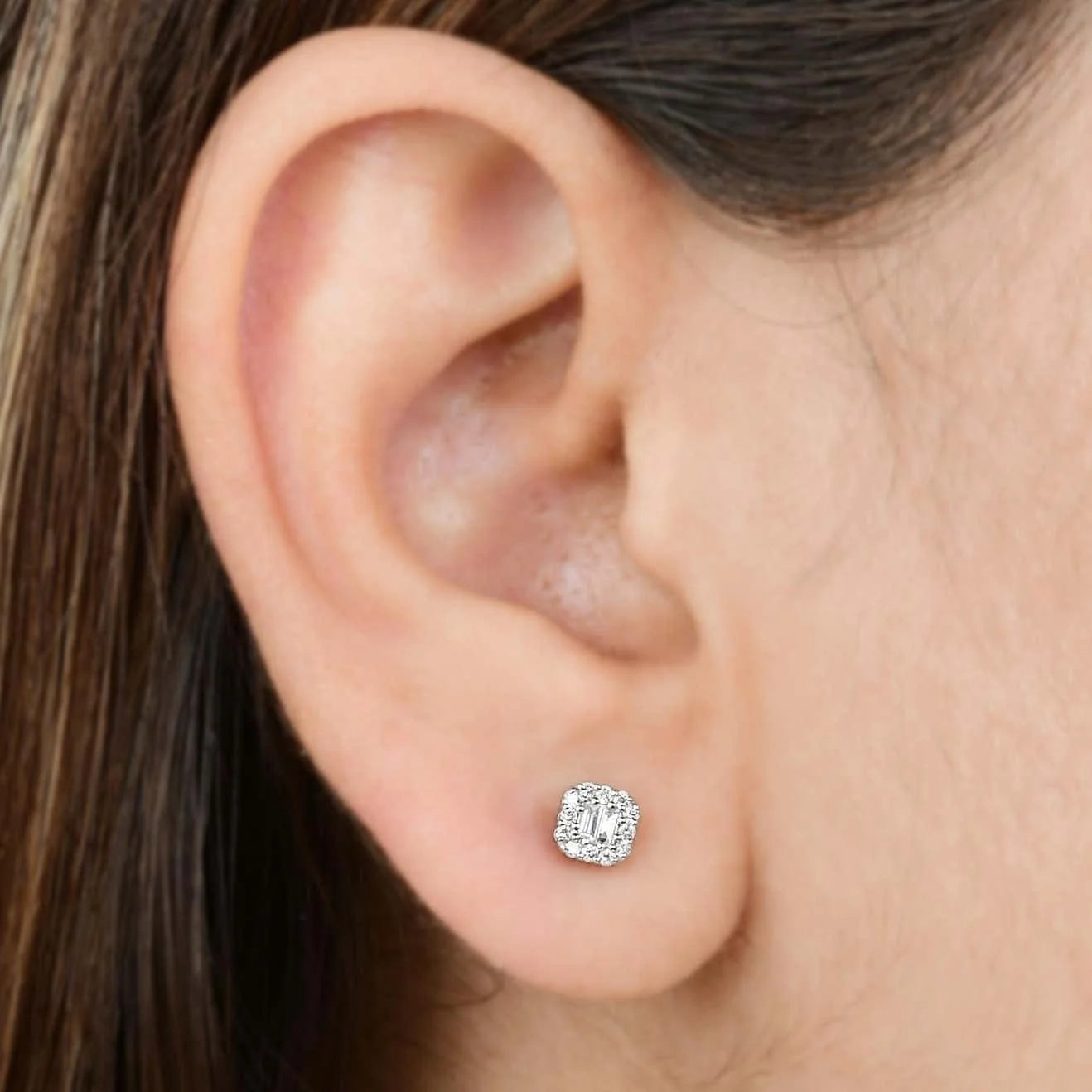 0.22 Ct. Diamond Stud Earrings H274