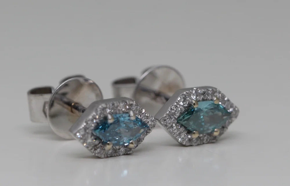 18k Gold Diamond Stud Earrings C182