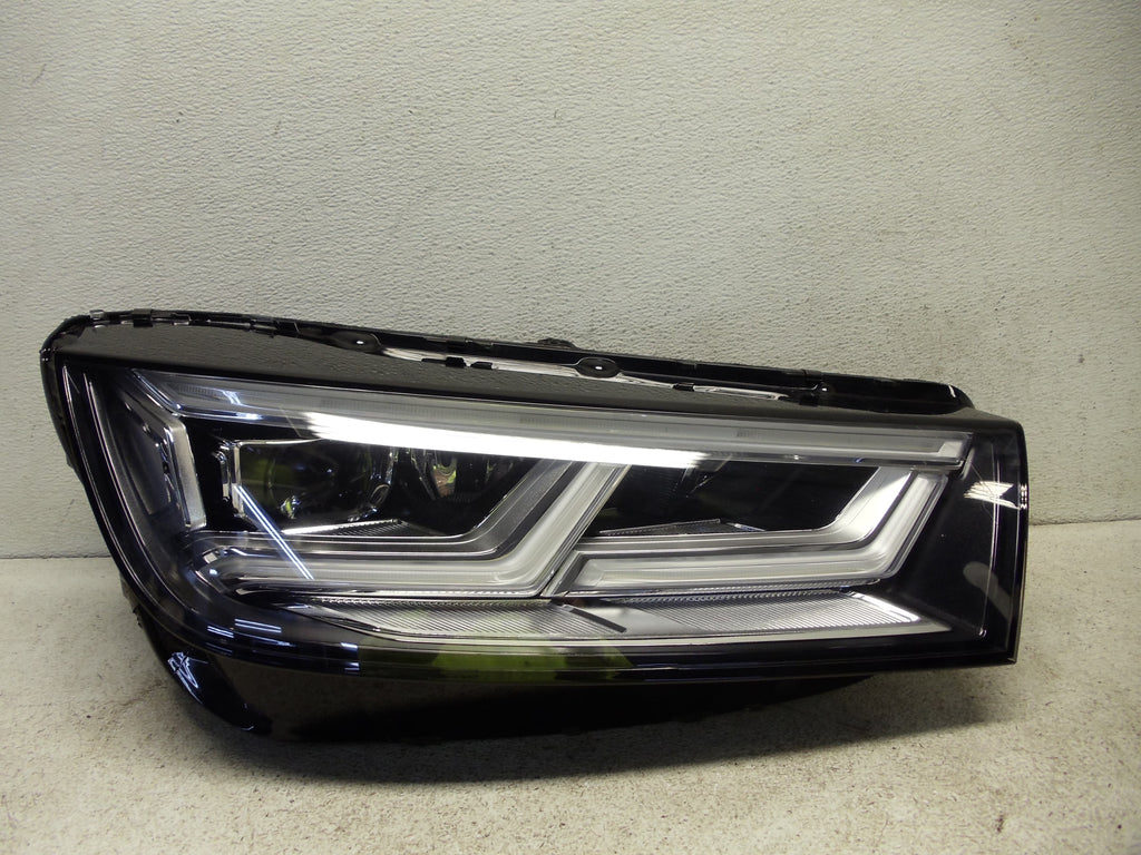 Passenger Xenon Head Light Assembly B7106