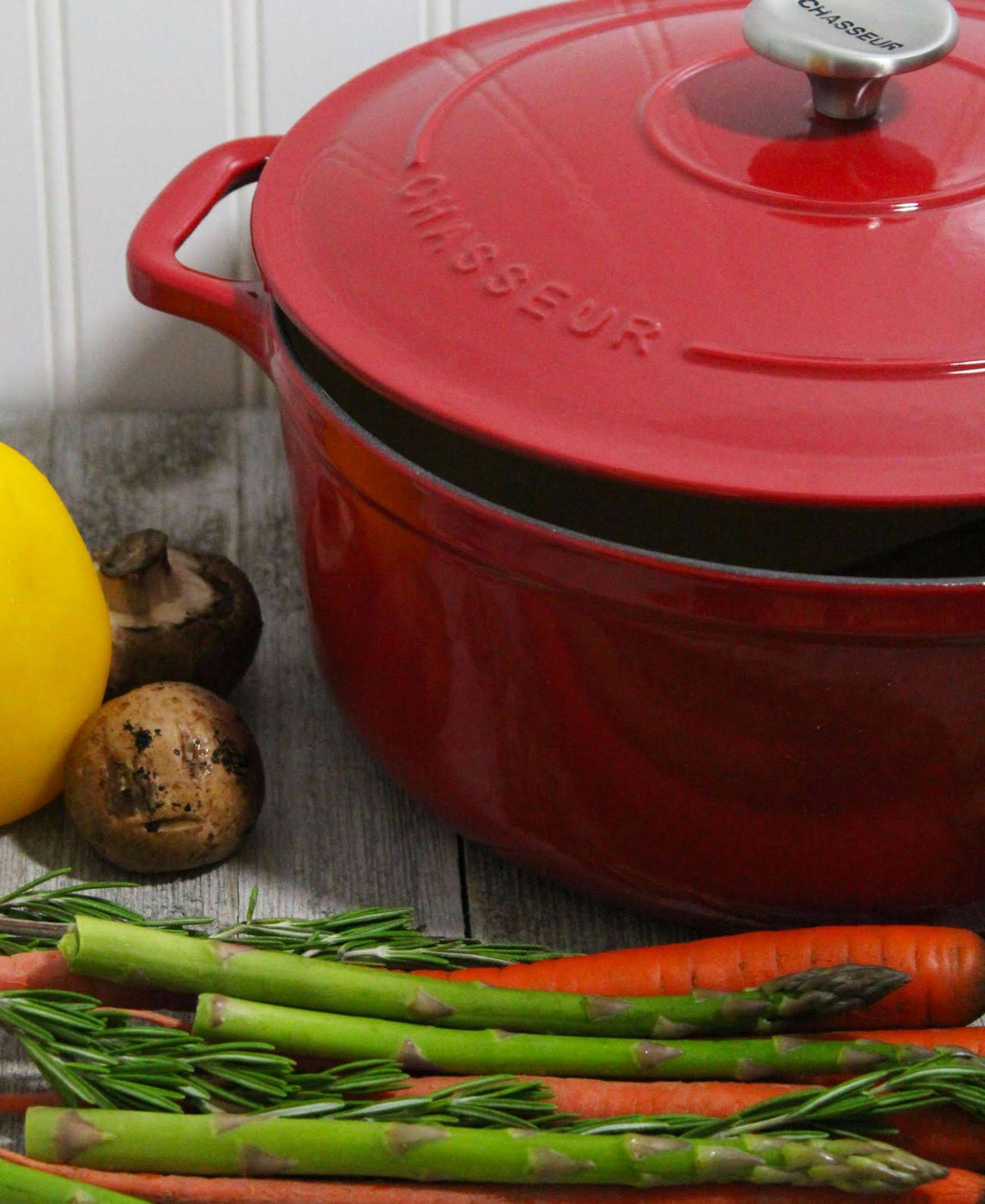 5.5-Quart Red Enameled Cast Iron Round Dutch Oven F3672