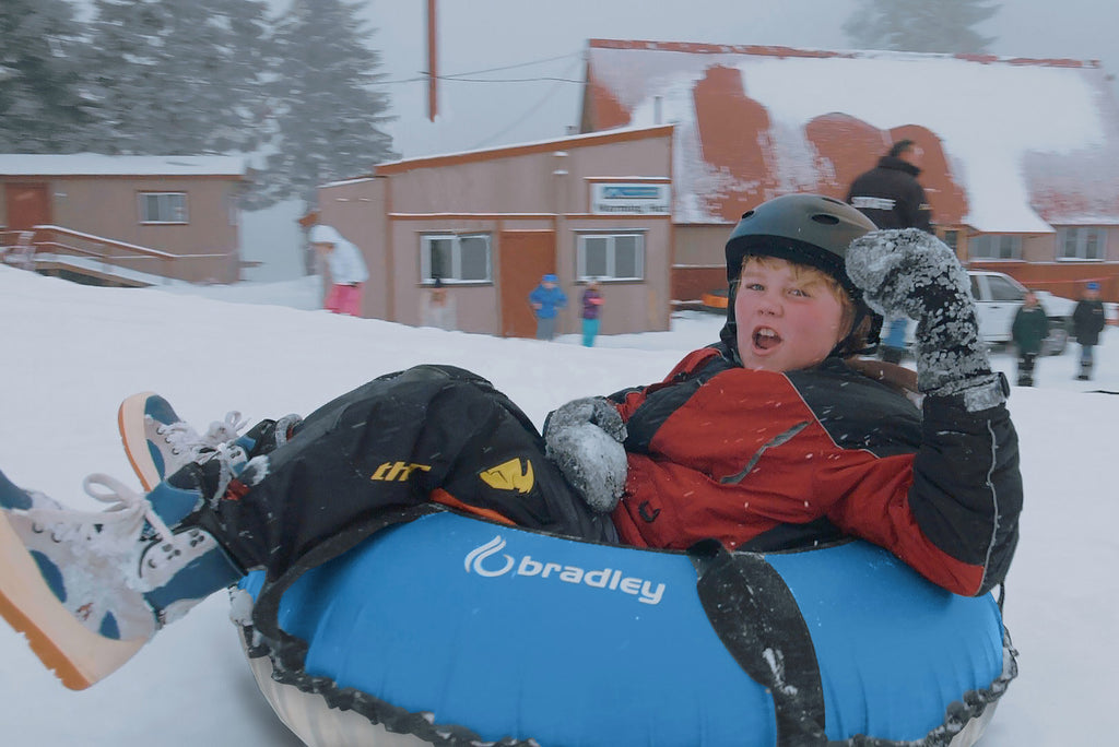 50-Inch Heavy Duty Inflatable Sledding Tubes with Padded Saucer Sled Z98338