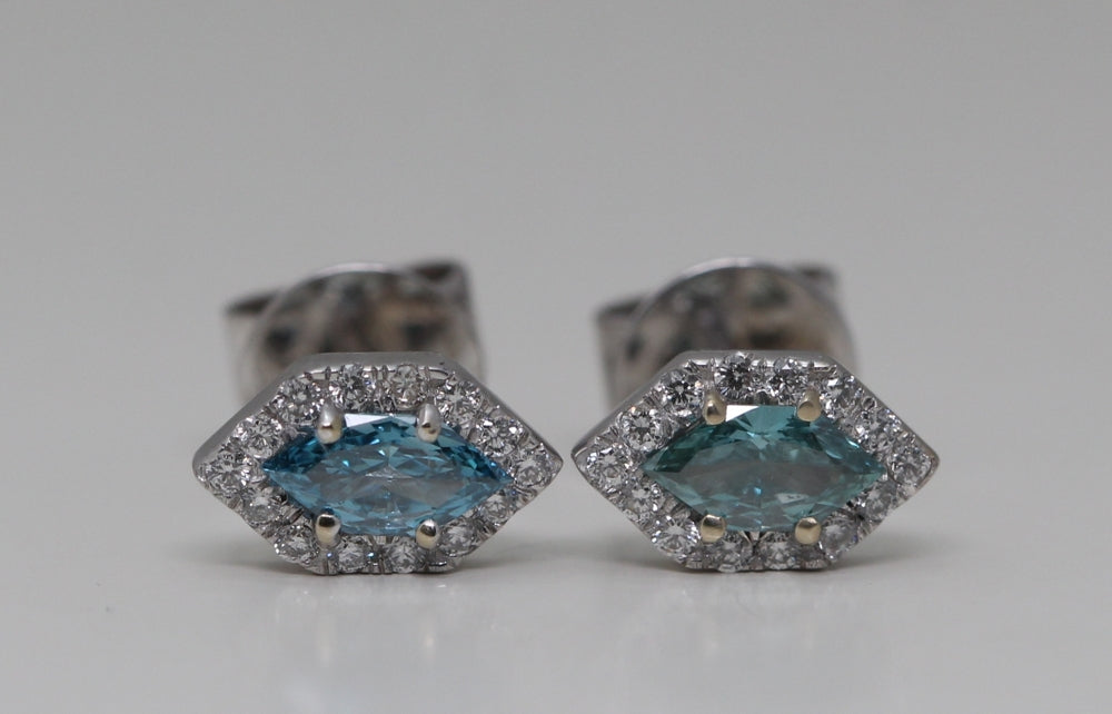 18k Gold Diamond Stud Earrings C182