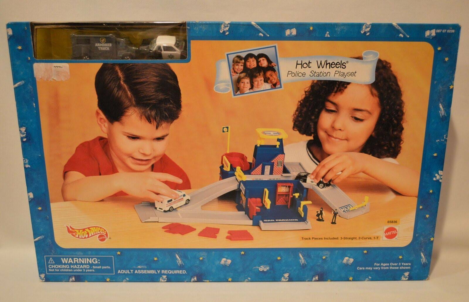 Vintage Hot Wheels Police Station Portable Playset with 2 Cars K2225